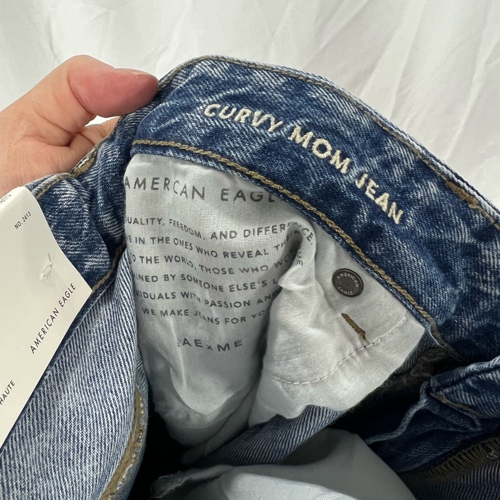 American Eagle Outfitters Light Blue Ripped Jeans - Picture 7 of 7